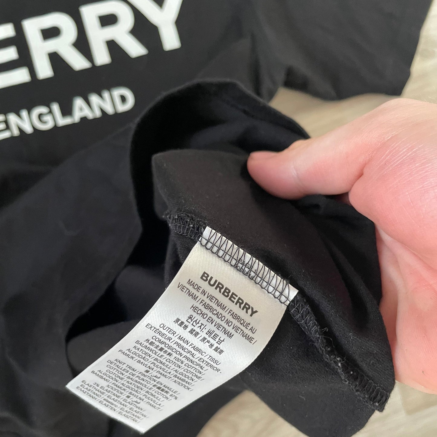 Burberry T-Shirt- XS