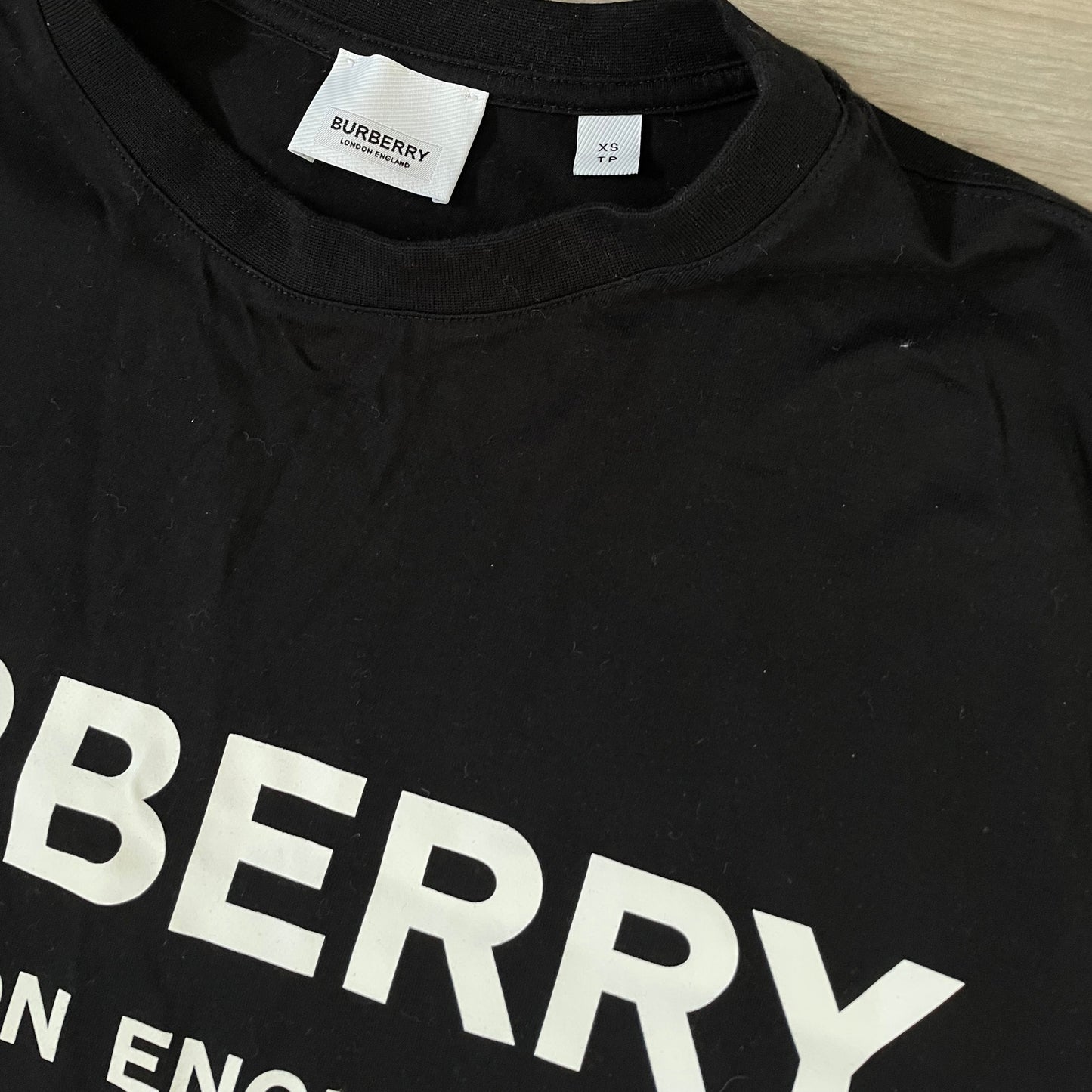 Burberry T-Shirt- XS