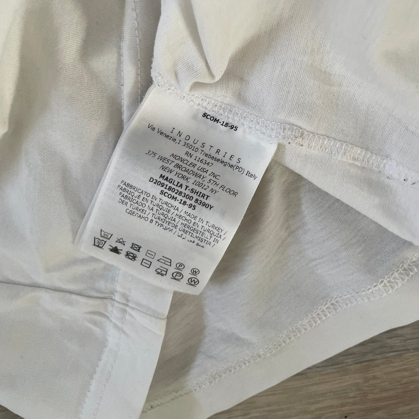 Moncler T-shirt- XS