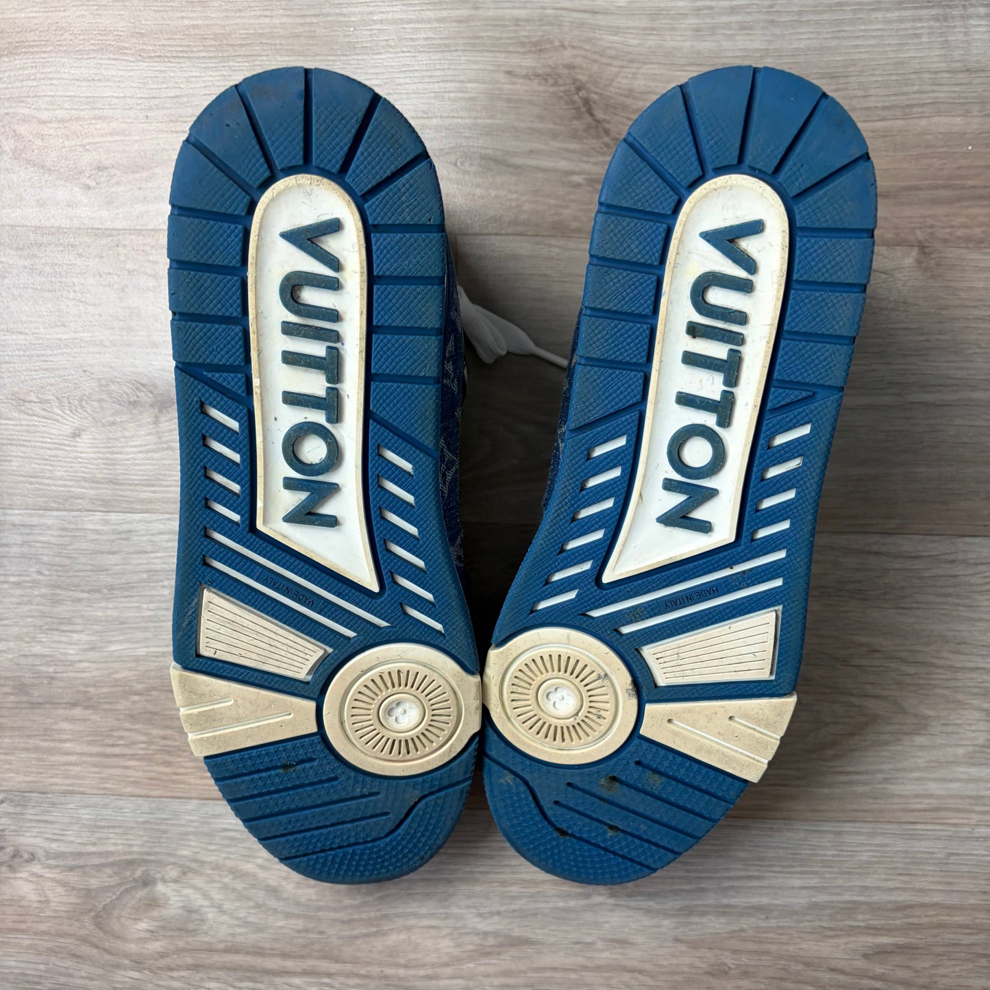 Louis Vuitton- LV8.5 (Fit UK 9/9.5)