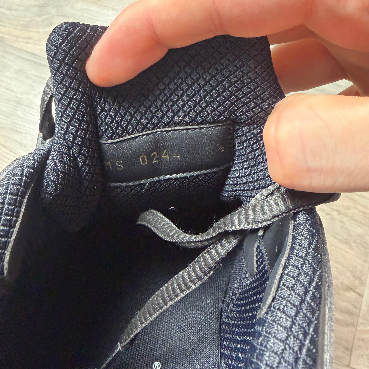 Louis Vuitton Tatic- 9.5