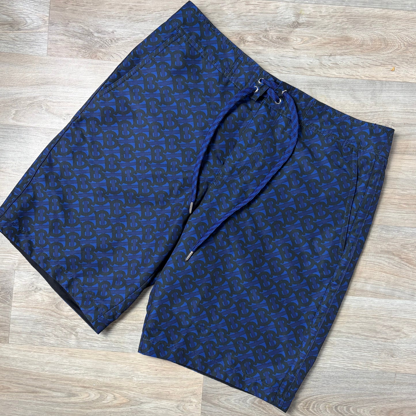 Burberry Shorts- M